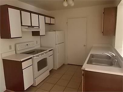 3rd image of 230 Mission Newport Ln APT 103
