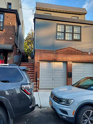 Rented by Douglas Elliman | media 19