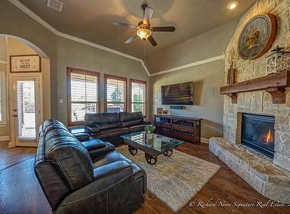 2nd image of 2516 Roseville Dr
