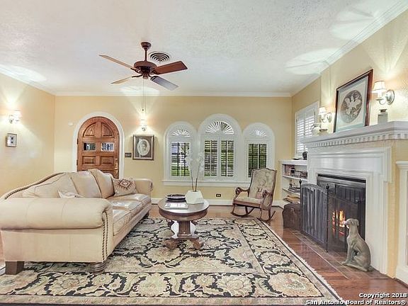 3rd image of 127 W Rosewood Ave