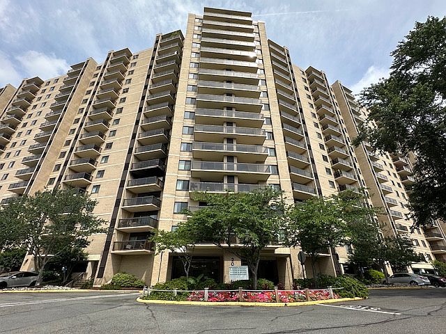 1st image of 203 Yoakum Pkwy #Parkway1707