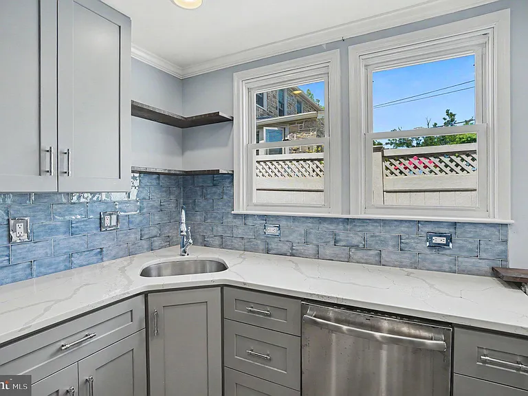 210 E 11th Ave — Photo 16