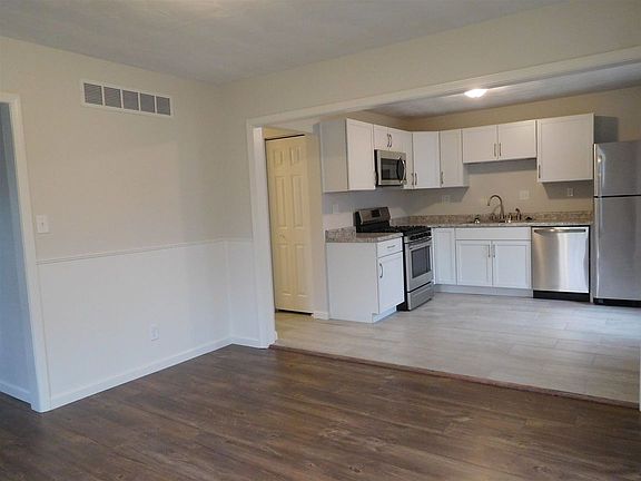 5th image of 321 S Sale St
