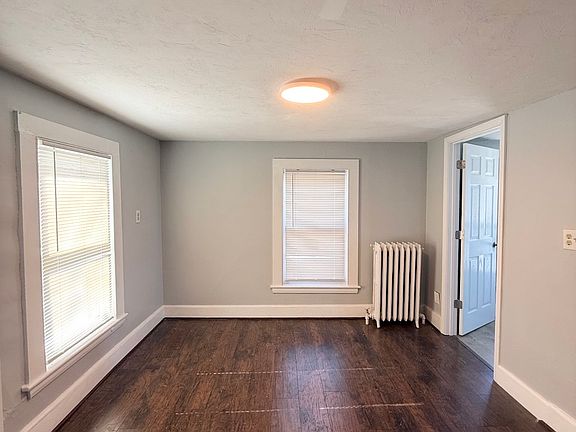 5th image of 33 Warwick St Unit 2