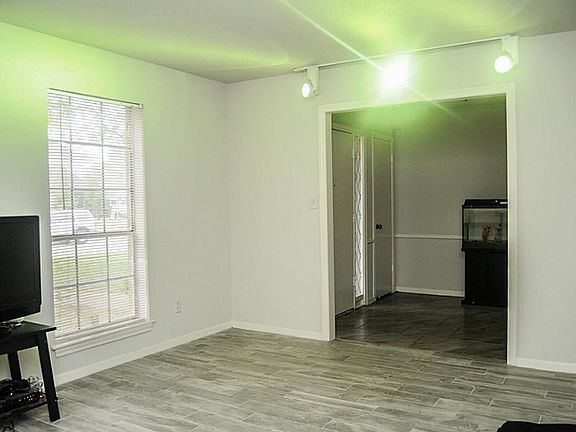 4th image of 15319 Corona Del Mar Dr