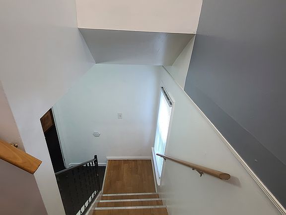 4th image of 22140 Cunningham Ave