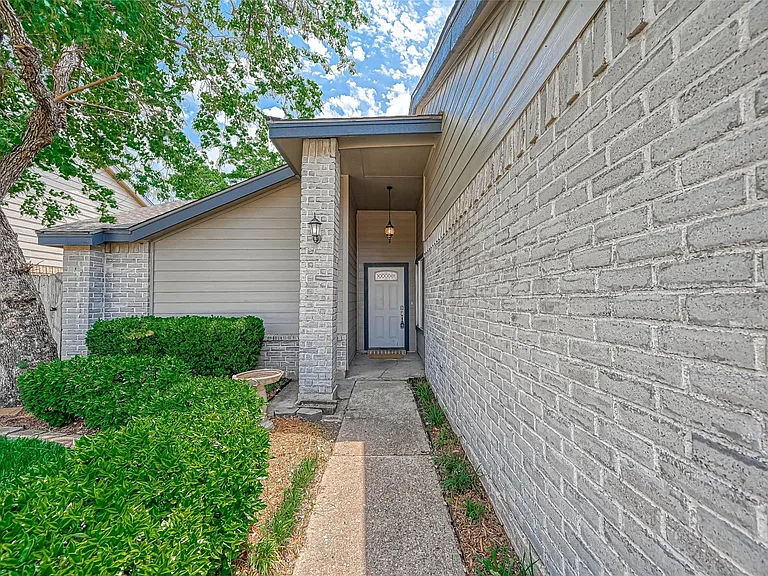 2235 Sentinal Oaks St — Photo 4