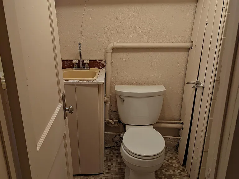 1552 Garfield St — Photo 5