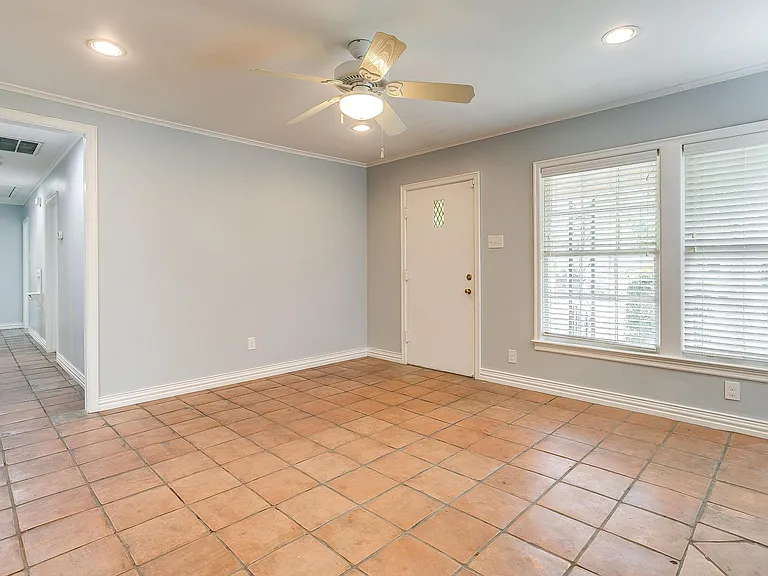 3528 Rogers Ave — Photo 9