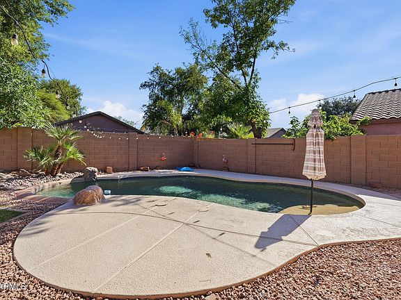 3rd image of 1789 E CARLA VISTA Drive