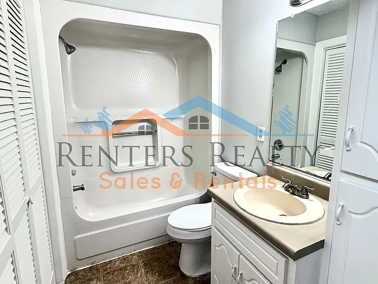2105 Epworth Dr NE #F — Photo 12