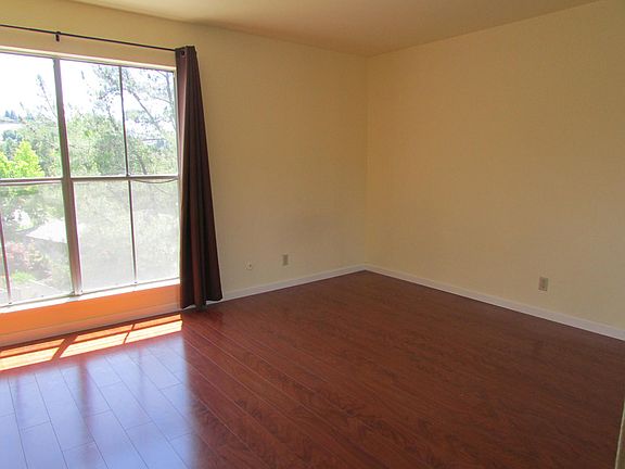 4th image of 2091 Ascot Dr Unit 128