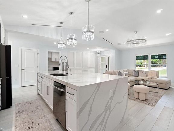 3rd image of 4106 3rd AVE SW