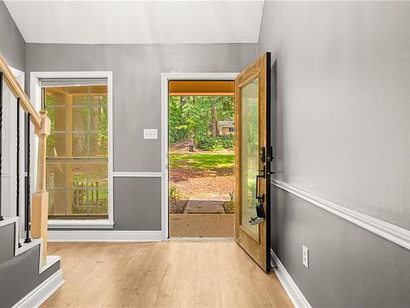 2nd image of 106 Myrtlewood Dr