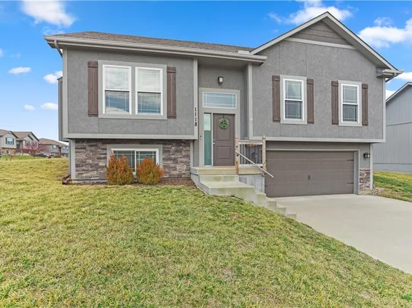 1118 SW 10th Ter, Oak Grove, MO 64075