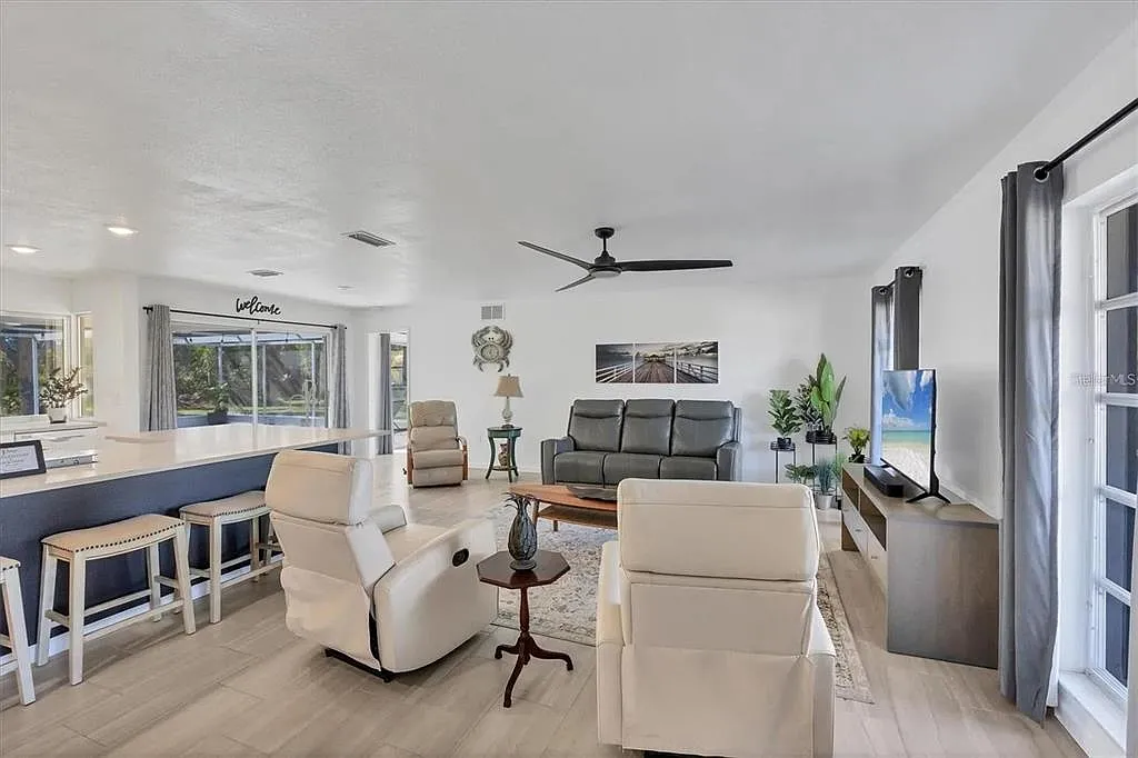 3 bed, 2.0 bath, 1624 sqft, $3,250 — Photo 4