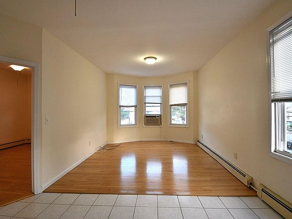 4th image of 109 Burhans Ave