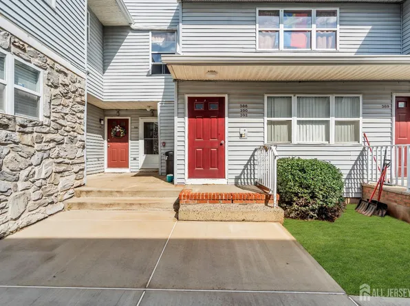 392 Keswick Dr, Piscataway, NJ 08854