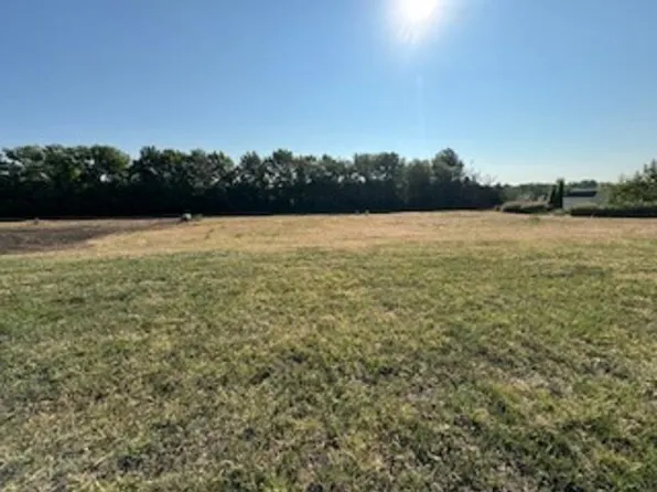 810 S Meadows Dr, Hesston, KS 67062