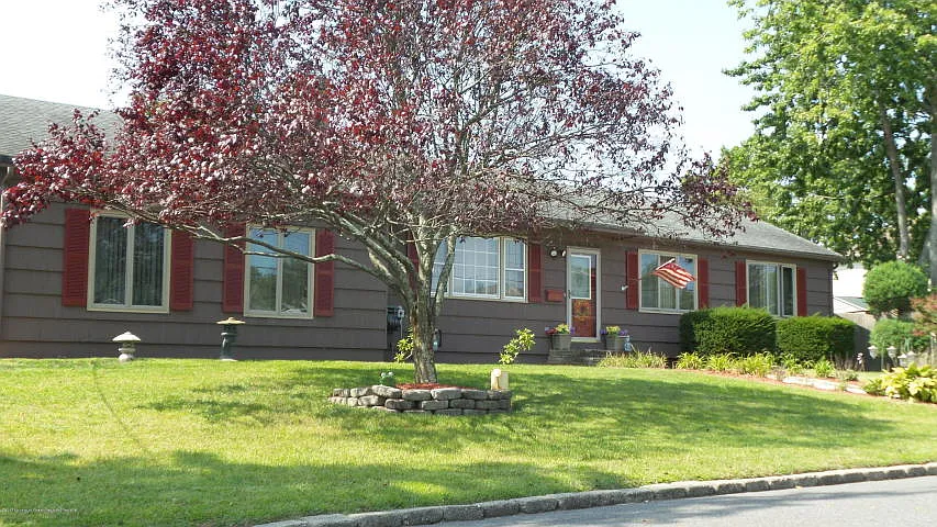 80 Lewis Ln photo 1