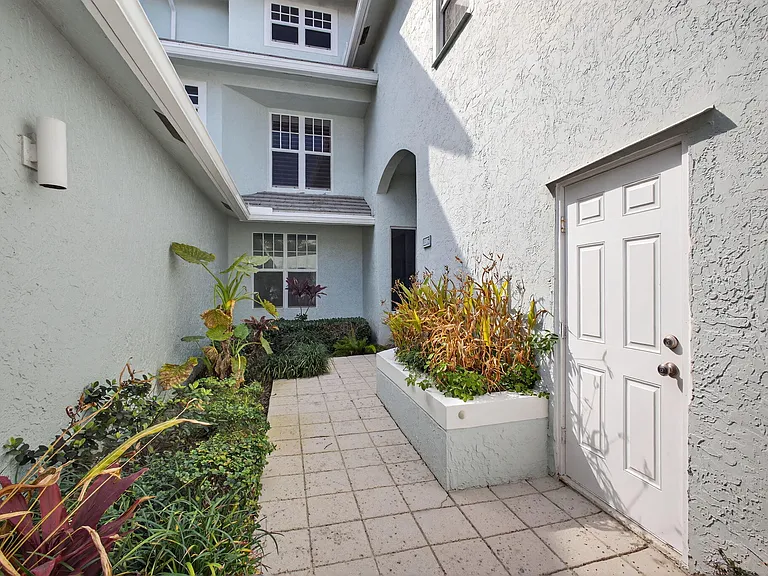 1206 Mainsail Cir — Photo 9