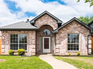 6910 Conestoga Dr, Rowlett, TX 75089