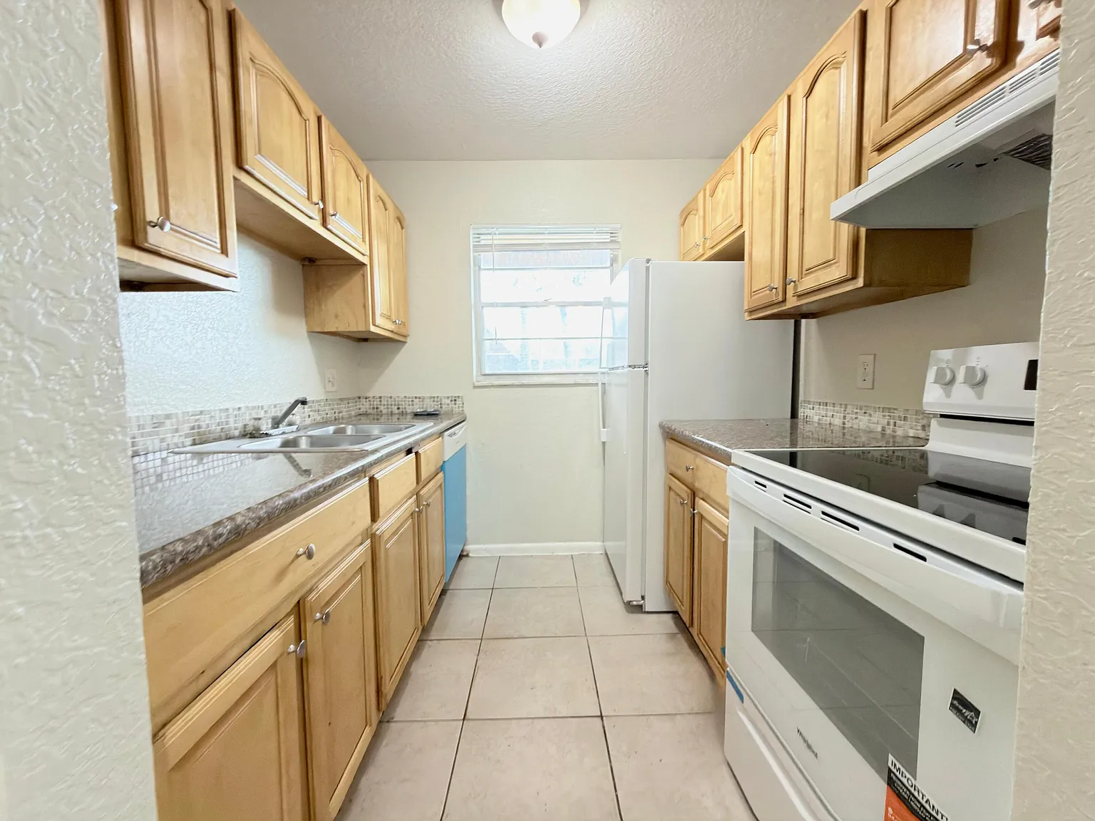2 bed, 1.0 bath, 707 sqft, $1,800 — Photo 2