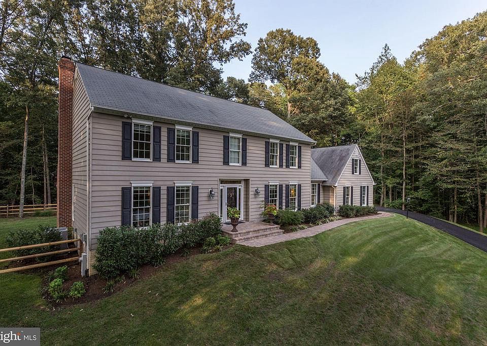 1st image of 904 William Meade Ct