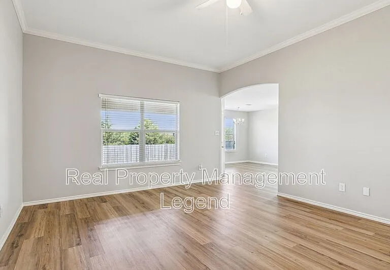 110 Magnolia St — Photo 5