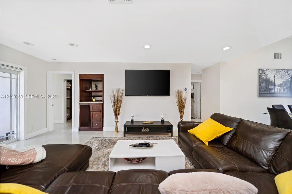 31 SE 12th St, photo 4