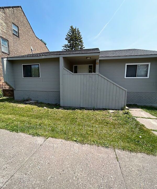 1st image of 1526 E Superior St Unit 4