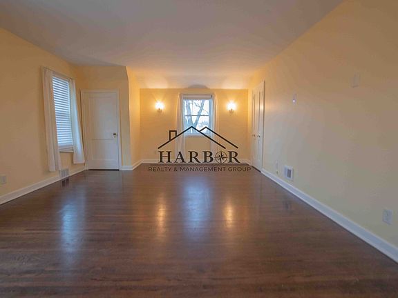 5th image of 1350 2nd St NW