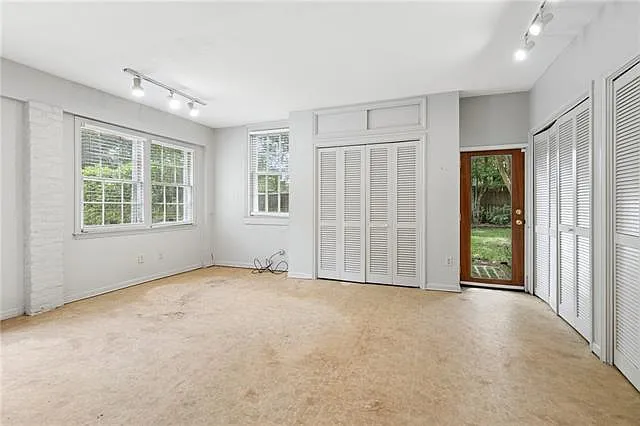 141 Homestead Ave — Photo 8