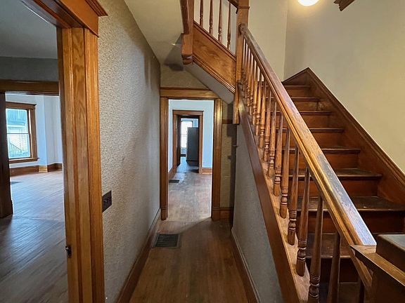 5th image of 301 W Vine St