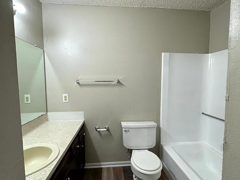 1744 Cedar Lake Dr #D — Photo 6