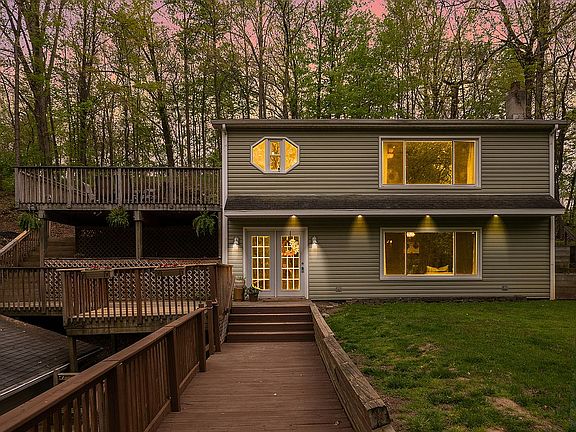 3rd image of 121 Southwood Dr