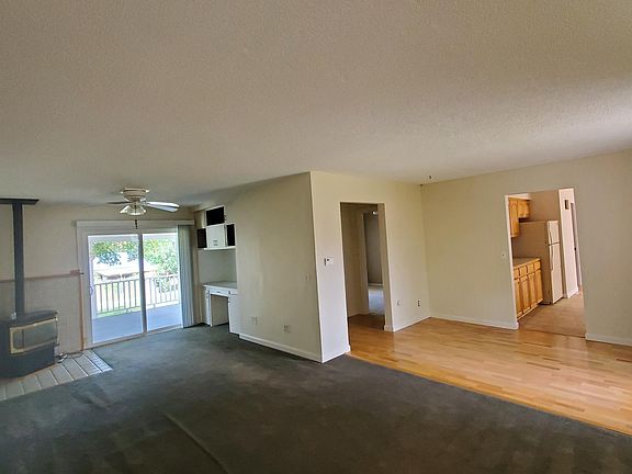 4th image of 115 SE Mountain View Dr