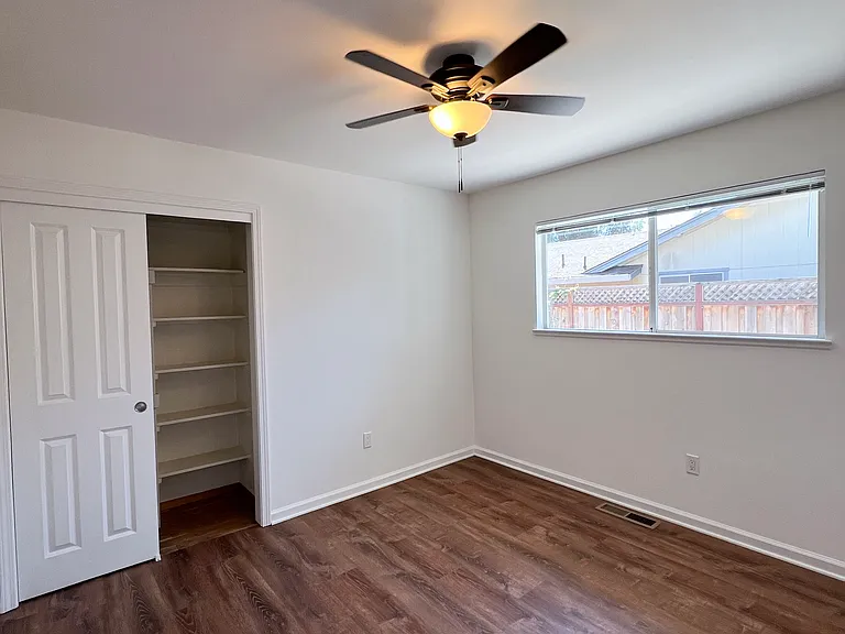 1827 Holiday St — Photo 14