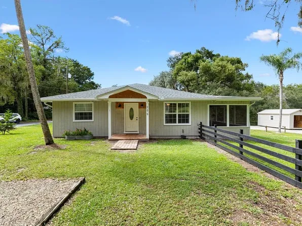 206 W Mirror Lake Dr, Fruitland Park, FL 34731