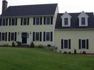 38 Mayflower Ln, Rochester, MA 02770