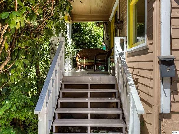 3rd image of 422 23rd St SE