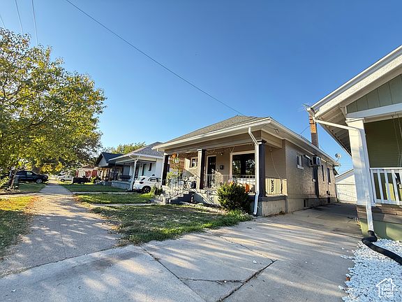 2nd image of 852 27th St