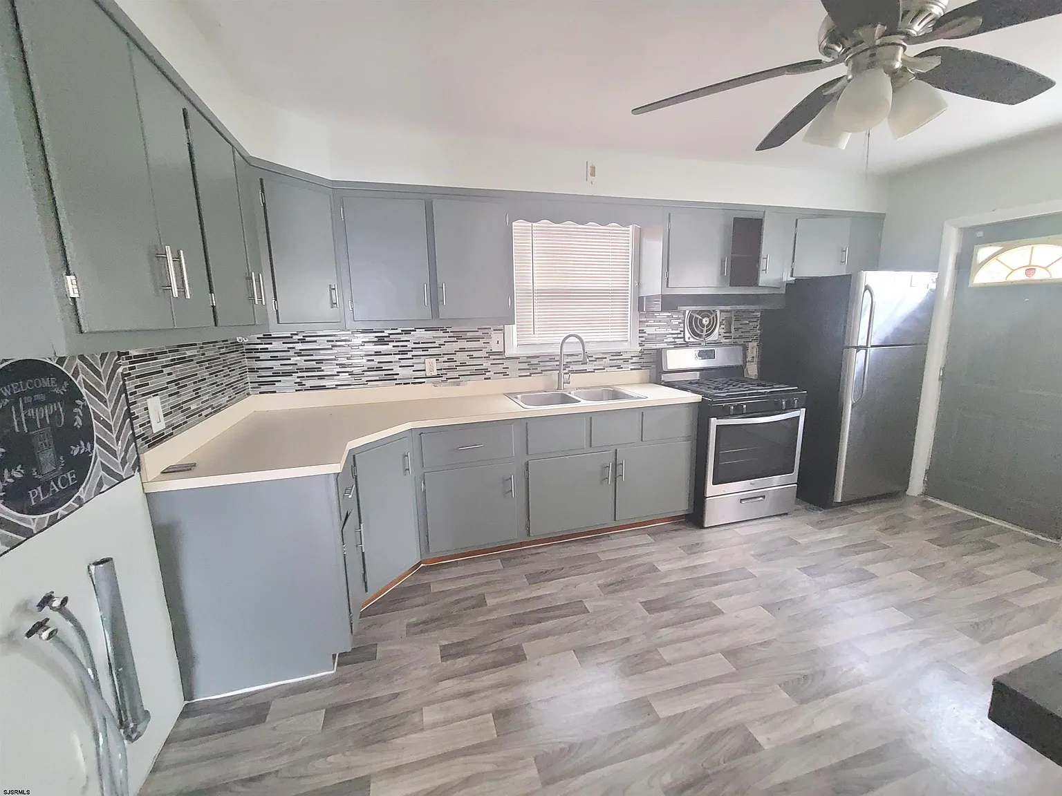 3 bed, 1.5 bath, $2,450 — Photo 2