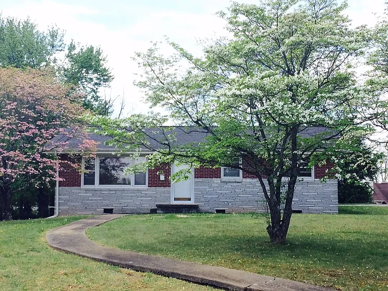 617 Wendover Dr — Photo 6