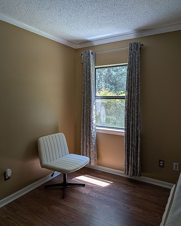 1st image of 501 Gables Dr