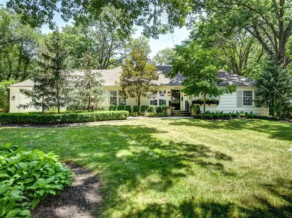 9525 Manor Rd, Leawood, KS 66206