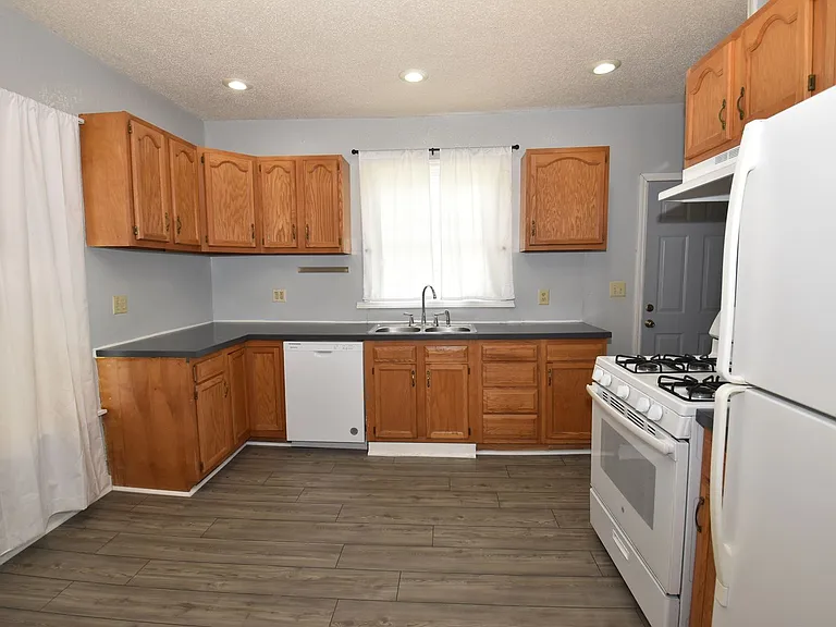 1327 Corby Blvd — Photo 7