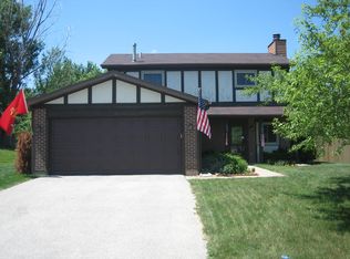 3040 Timber Hill Ct, Aurora, IL 60504