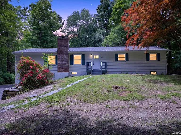179 Roosevelt Rd — Photo 2