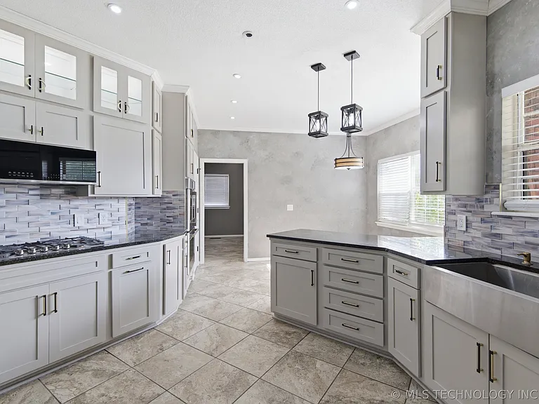 9718 S 99th East Ave — Photo 7